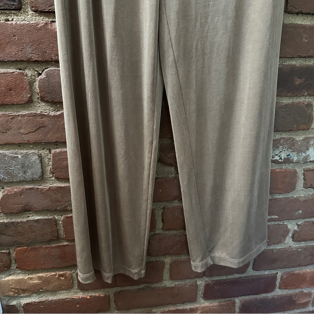 Chicos Travelers beige pull on waist high waisted pants sz 1 short / 27” inseam - Picture 3 of 4
